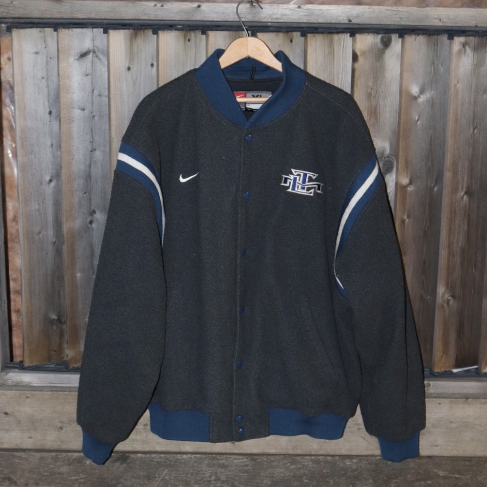 ❗️Vintage 90s Nike Toronto Maple Leafs Jacket ❗️